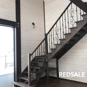 Материал лестницы  ель , балясины из метала .