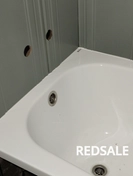 Вырезы отверстий под сантехнические выводы.