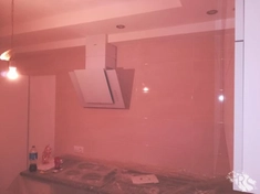 Отделка плиткой стен кухни