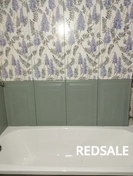 Плитка 40×60 в двух тонах.
Уложена на предварительно установленную ванну.