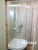 Укладка плитки в ванной комнате и монтаж душкабины.