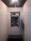 Установка ревизионного люка. Использовались люк, инструменты, отделочные материалы. Вырезали отверстие, установили люк, завершили отделку, сделав его незаметным.