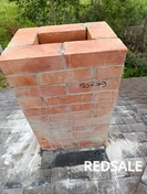 Крыша утеплена при помощи керамического кирпича, уложенного на армированное основание с использованием цементного раствора. Проведена герметизация швов для предотвращения теплопотерь.