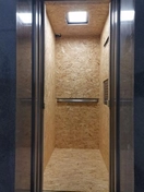 Ул. Мстиславца. Малый лифт. Общий вид. Использовались стеновые панели, инструменты для точной установки и крепежные элементы. Результат - стильное и функциональное оформление помещения.