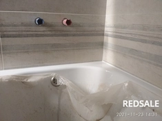 Установка акриловой ванны без уголков.
Плитка от ванны.
Стык 2-3мм выполнен силиконом.