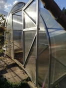 Севместное открытие двери с форточкой