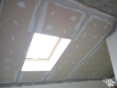 Обшивка потолка с проемом для окна листами ГКЛ