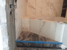 Укладка плитки в угловой ванной