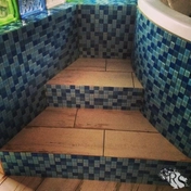 Облицовка подхода к джакузи (плитка, мозаика)