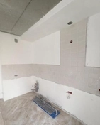 Укладка плитки на стены, плитка изготовлена по дизайну кухни.