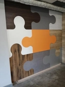 Сборка мебели произведена профессионально и точно. Использованы качественные крепежные материалы, обеспечивающие долговечность конструкции. Процесс включал сборку каркаса, установку фурнитуры и окончательную проверку на устойчивость и прочность.