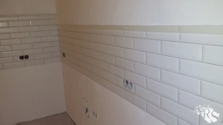 Укладка плитки на фартук кухни