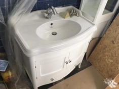 Установка мебели для ванны, подключение раковины