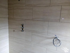 Укладка плитки на стены в ванной