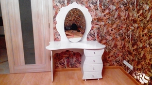 Сборка стола в детскую