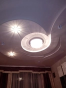 
Элегантный дизайн квартиры в современном стиле с элементами минимализма. Использованы светлые оттенки, натяжные потолки, встроенное освещение. Применялись качественные материалы: ламинат, декоративная штукатурка, панели из натурального дерева.