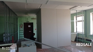 Монтаж перегородок из гипсокартона и дверей. Использовались профили, листы гипсокартона и дверные комплекты.