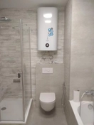 Установка угловой прямоугольной душевой кабины