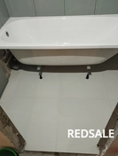 Металлическая ванна с заводским каркасом
Установлена на предварительно уложенный керамогранит 60×60 с цементной затиркой.