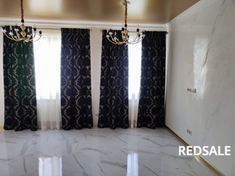 Ремонт в новостройке: пол керамогранит, стены дек. штукатурка - имитация мрамора.