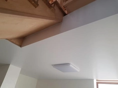 Натяжной потолок в помещении сложной геометрической формы