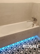 Монтаж экрана под ванную с полкой, подсветкой и люком-невидимкой.