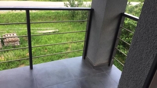 Отделка балкона с устройством гидроизоляции и последующей укладки плитки. 