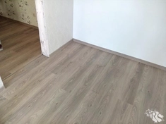 Укладка ламината, монтаж плинтуса