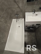 Выполнен комплексный ремонт санузла "под ключ": демонтаж, выравнивание стен, укладка плитки, установка сантехники.