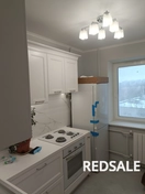 Капитальный ремонт кухни во вторичном жилье. Использовались новые материалы, мебель, сантехника. Демонтировали, обновили отделку, установили новые элементы, завершили отделку.