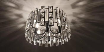 Установка стильной потолочной люстры с несколькими лампочками.
Использованы прочные крепежи и качественное подключение проводки.
Люстра установлена ровно, проводка аккуратно скрыта, освещение работает без проблем.