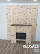 Профессионально уложил декоративный камень, тщательно расставляя элементы. Применил специальный клей, обеспечивая прочное и эстетичное отделение поверхности.