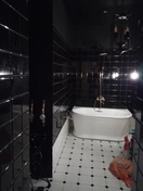 Укладка плитки в ванной комнате.
Полная подготовка стен и пола.