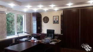 Стильный ремонт кабинета директора