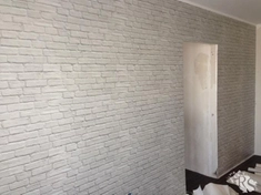 Поклейка обоев в гостиной