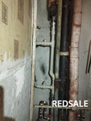 Установка полотенцесушителя с возможностью отключения подачи теплоносителя. Устройство байпаса. На металлическом стояке горячего водоснабжения.