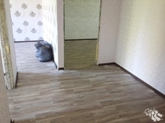 Укладка линолеума в комнате