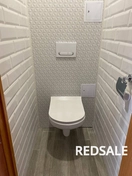 Ремонт сан-узла с зашивкой задней стенки ПФХ панелями. Установка инсоляции.