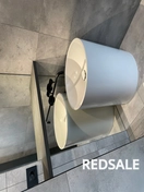 Развели трубы водопровода и канализации. После укладки плитки установили умывальник и наружную часть смесителя скрытого монтажа.