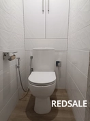 Для установки гигиенического душа использованы: душевая система, трубопроводы, крепежные элементы. Подготовлена поверхность, выполнено подключение к водопроводу. Душ установлен согласно требованиям безопасности и функционирует корректно.