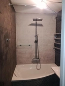 Полный ремонт ванной и туалета. Использовались кафель, сантехника, штукатурка. Демонтировали, подготовили поверхности, укладывали кафель, установили сантехнику, закончили отделку.