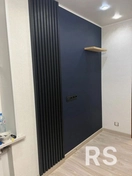 Поклейка обоев, замена напольного покрытия.
Обновление плинтусов, розеток, выключателей и сантехники.