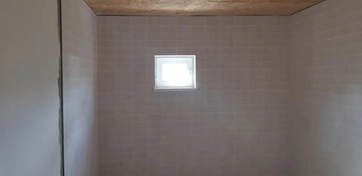 Откосы на окне зарезаны под 45'