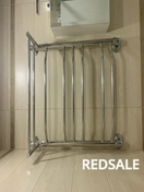 Был демонтирован полотенце сушитесь, заменены все прокладки и установлен обратно .