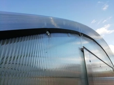 Резиновый уплотнитель на стыке поликарбоната