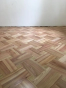 Паркет, изготовленный из ясеня, обладает некоторыми характеристиками, которые важно учитывать при его укладке и уходе. Ясень - это прочное и красивое дерево, которое может создать уютное и стильное покрытие для пола. .