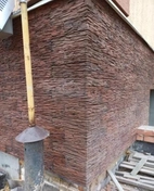 Укладка декоративного камня на цоколе, монтаж угла