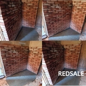 На фото представлена работа по кладке перегородок, заливке стяжки и установке чугунной банной печи с последующей кладкой плитки. 
Шаги работы: Подготовка и кладка перегородок. Заливка стяжки пола. Установка банной чугунной печи и облицовка плиткой.