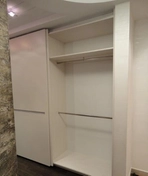 Изготовление шкаф-купе на заказ в светлых тонах.