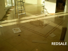 Укладка керамогранита на пол с предварительным монтажом тёплого пола.